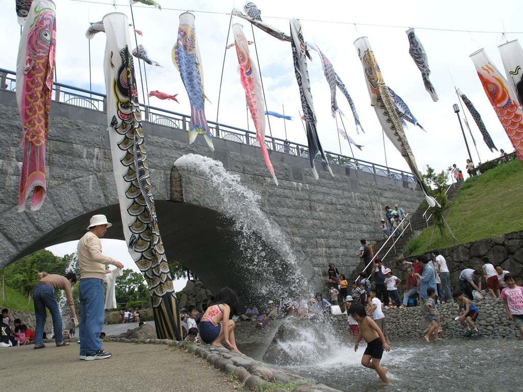 高田濃施山公園（鯉・恋・来）