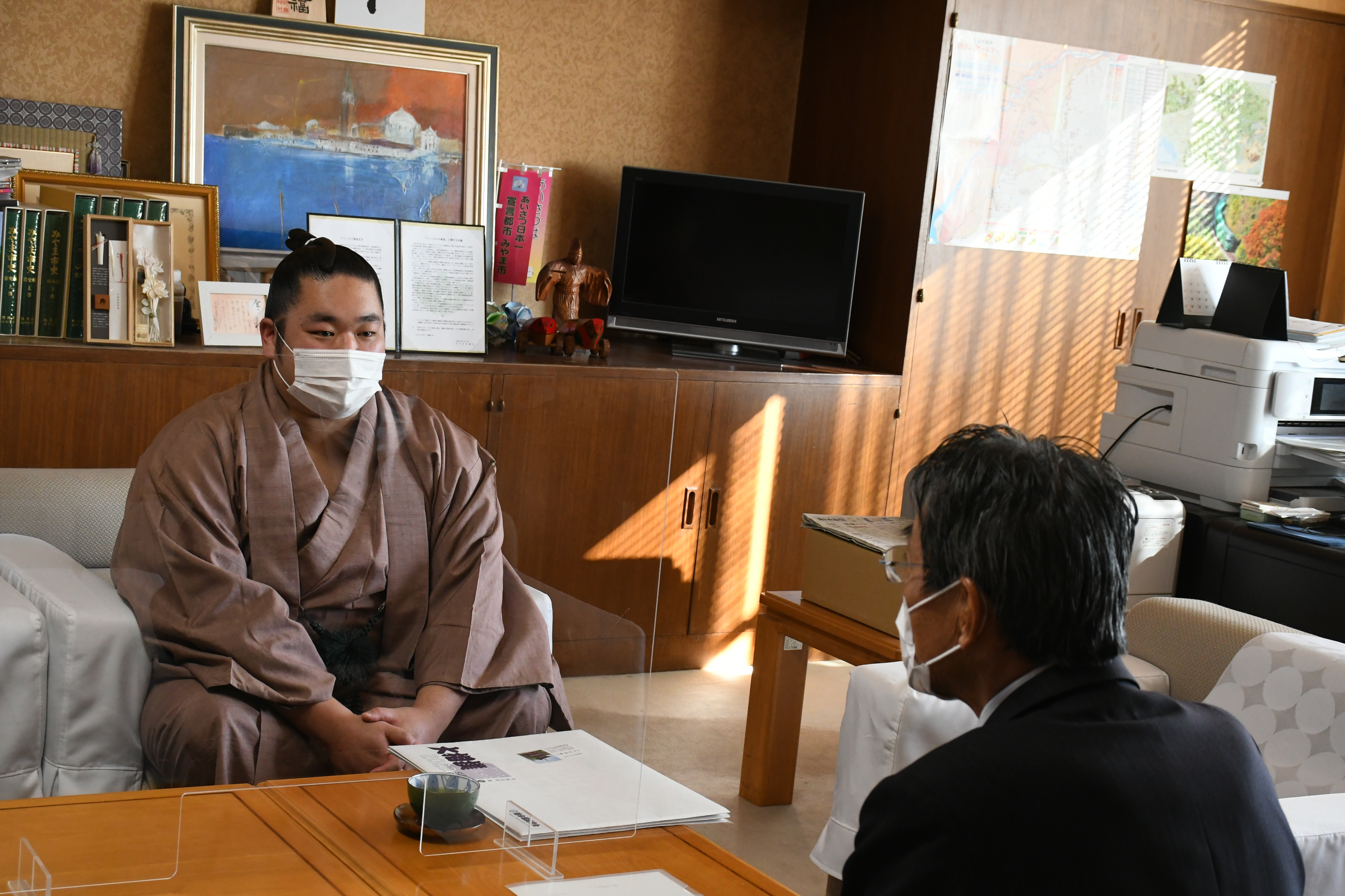 市長と話す坂井力士