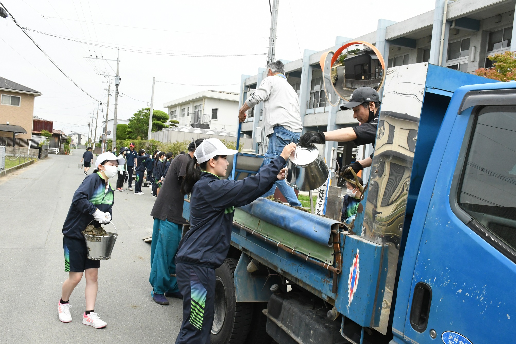 山門高生河川清掃