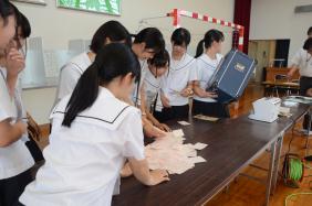 開票作業中