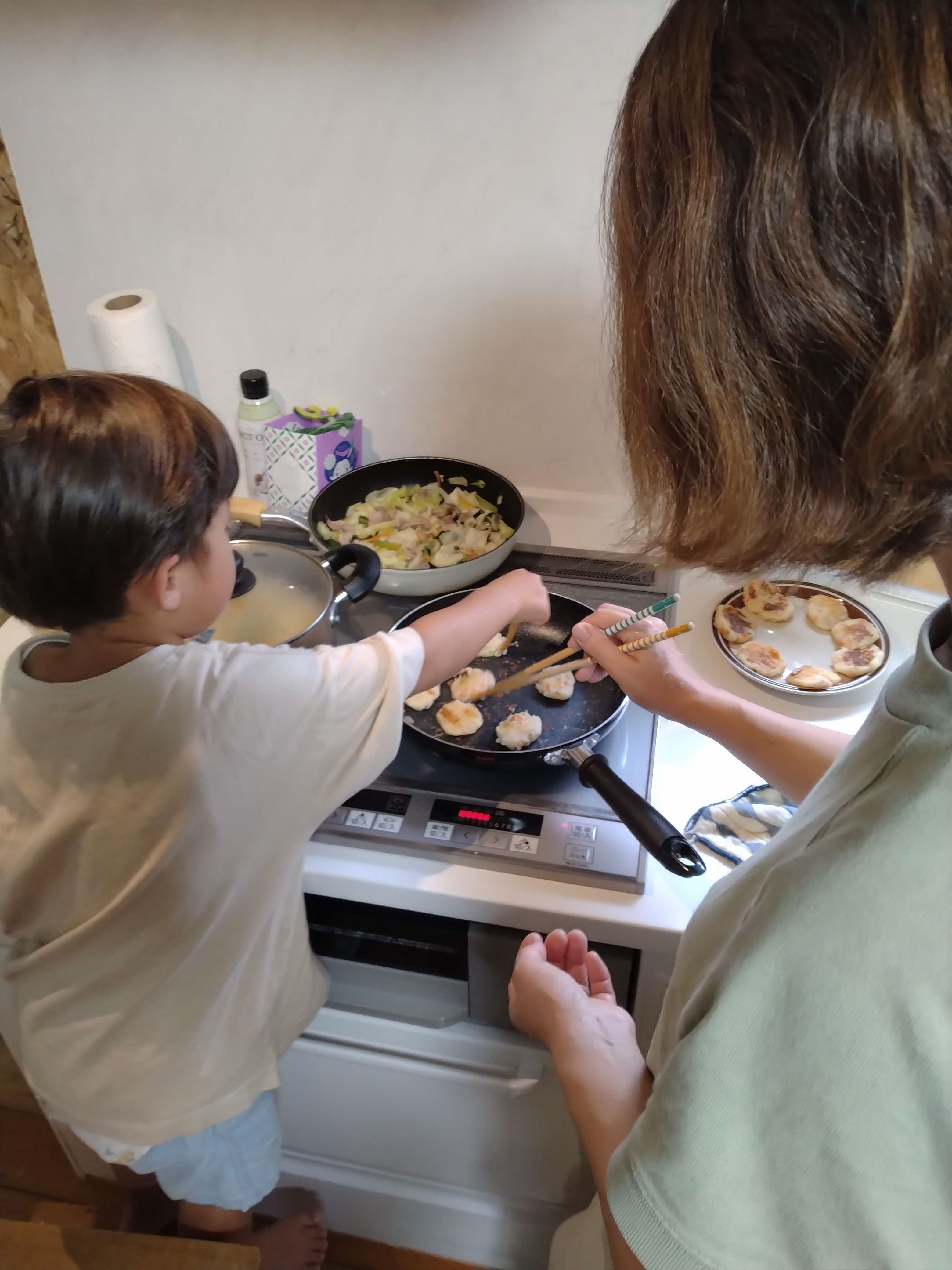 入選　妹のご飯を作っているよ。の画像