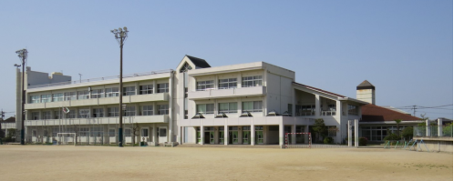 大江小学校外観